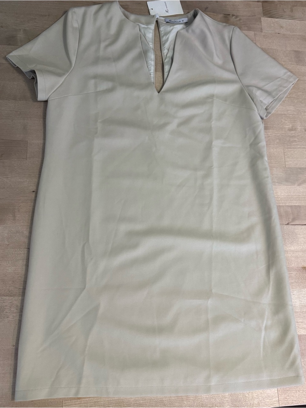 NWT AEL Amy Enjoy Life Minimalist V-Neck Shift Dress in Cream - Picture 4 of 10
